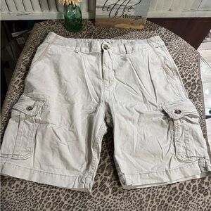 Old Navy Men's Light Beige Cargo Shorts